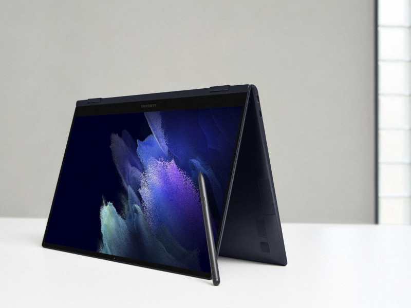 Das Samsung Book2 Pro 360 mit S Pen