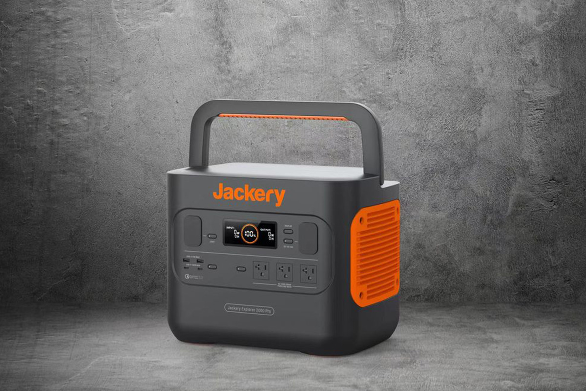 Jackery Solar Generator 2000 Pro