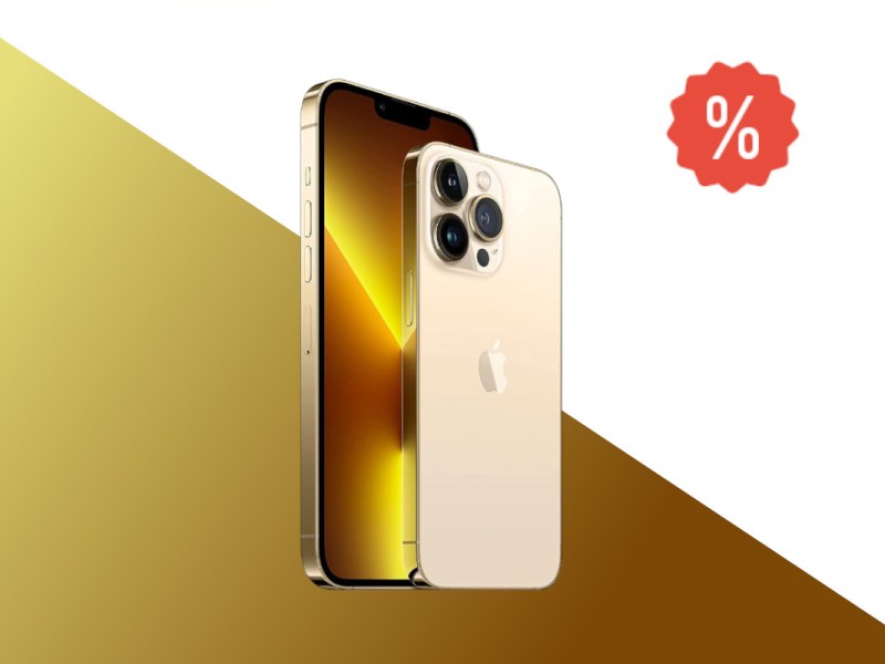 iPhone 13 Pro von vorne und hinten in Gold schräg nebeneinander auf weißem Hintergrund mit gelb braunem Farbverlauf und rotem Prozentzeichen rechts oben