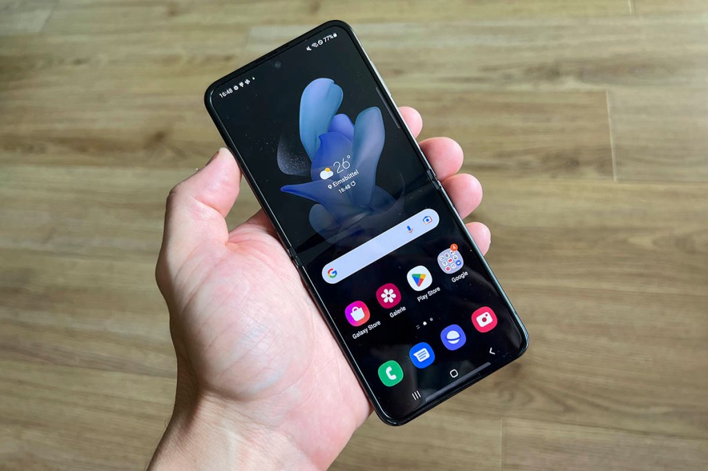 Samsung Galaxy Z Flip4 vollständig aufgeklappt