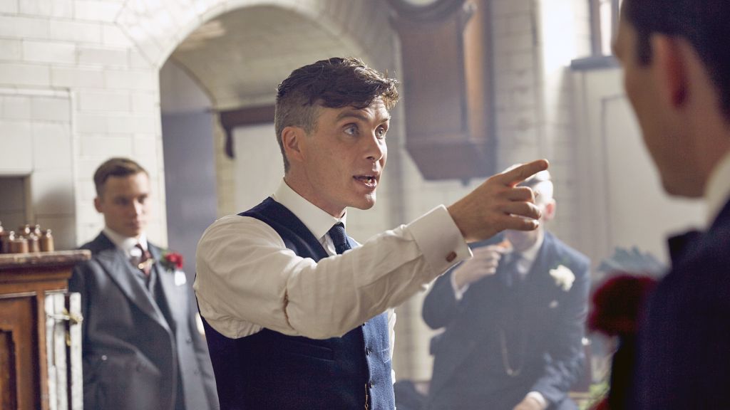 Cillian Murphy hält eine Rede.