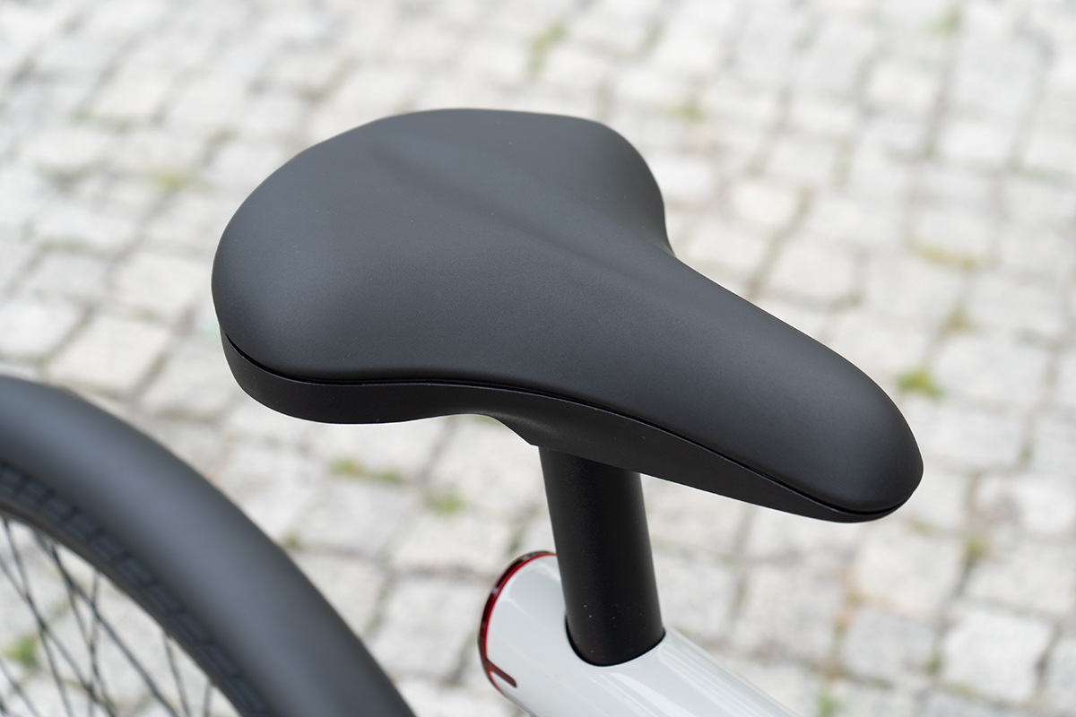 Detailaufmahme Sattel beim VanMoof S5 City-E-Bike.