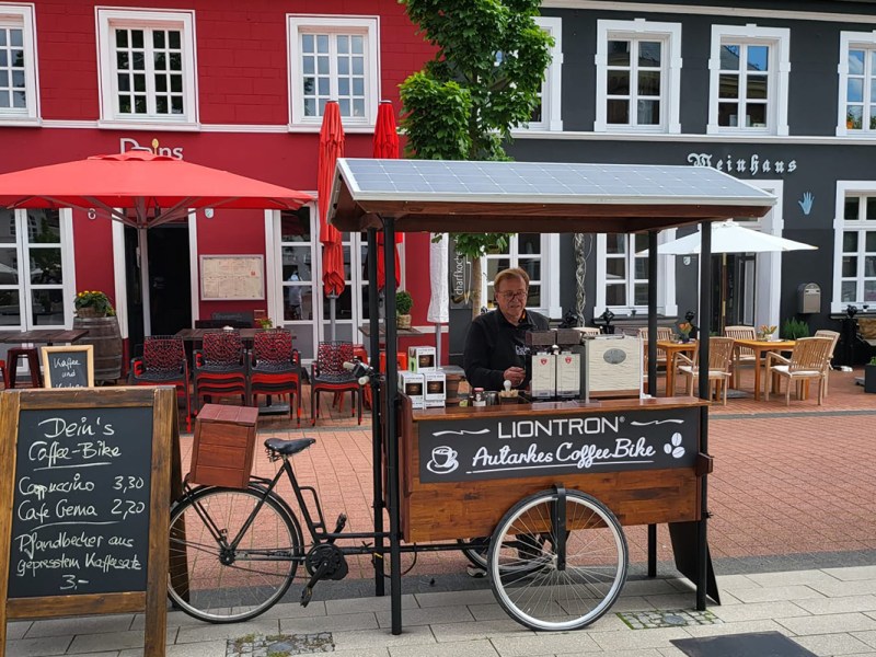 Autarkes und nachhaltiges Coffee-Bike mit Solarpaneelen