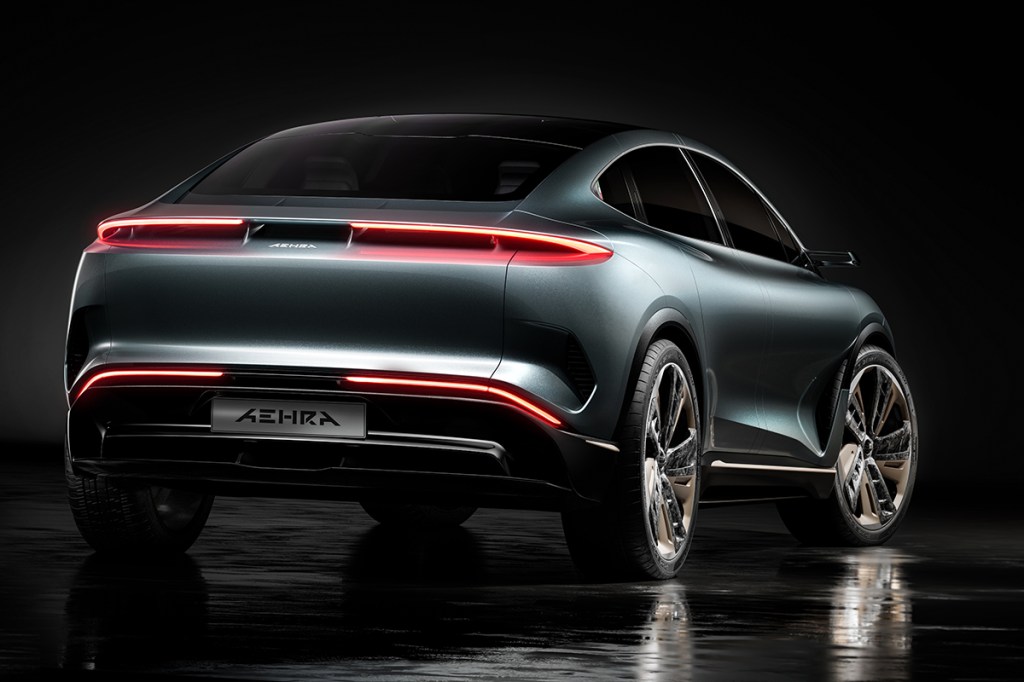 E-Auto Aehra SUV von hinten