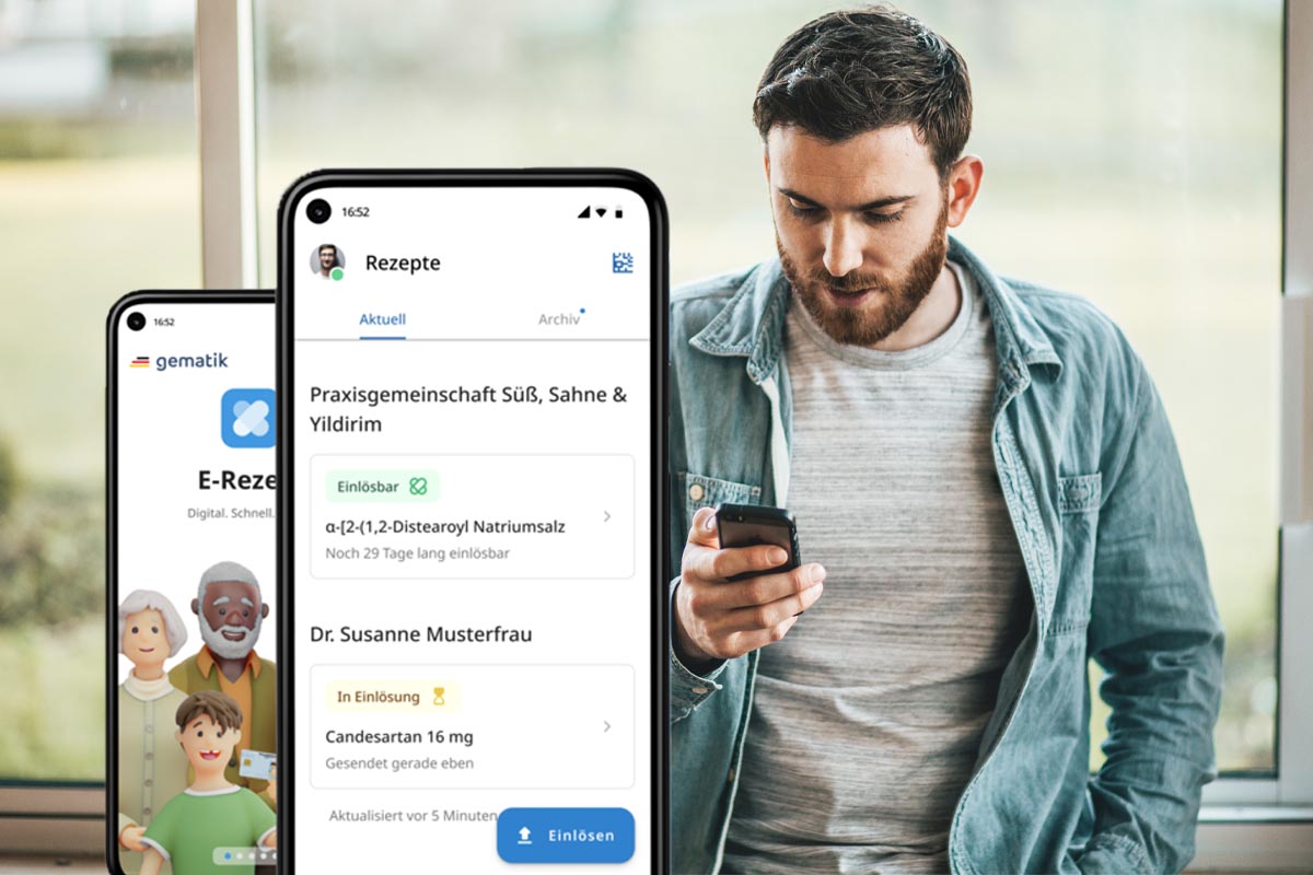 Smartphone mit geöffneter E-Rezept-App vor einem Mann, der auf sein Handy sieht