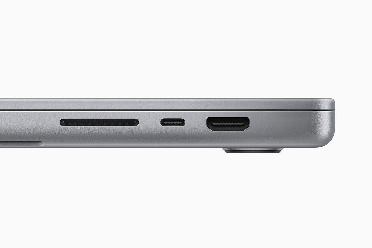 Die rechte Seite des neuen MacBook Pro in einer Detailaufnahme.