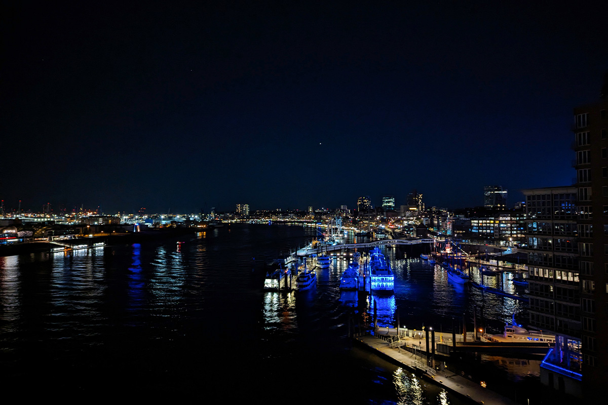 Die Skyline von Hamburg, fotografiert mit dem Google Pixel 7 Pro.