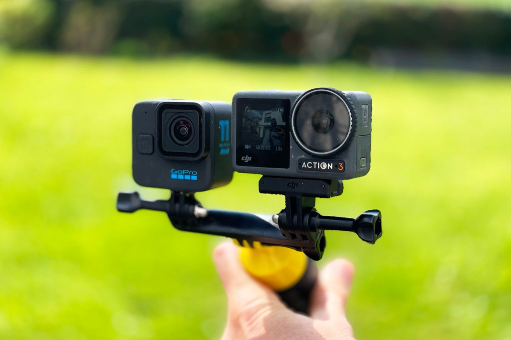 Hero11 Black mini und Osmo Action 3 auf einem Stativ