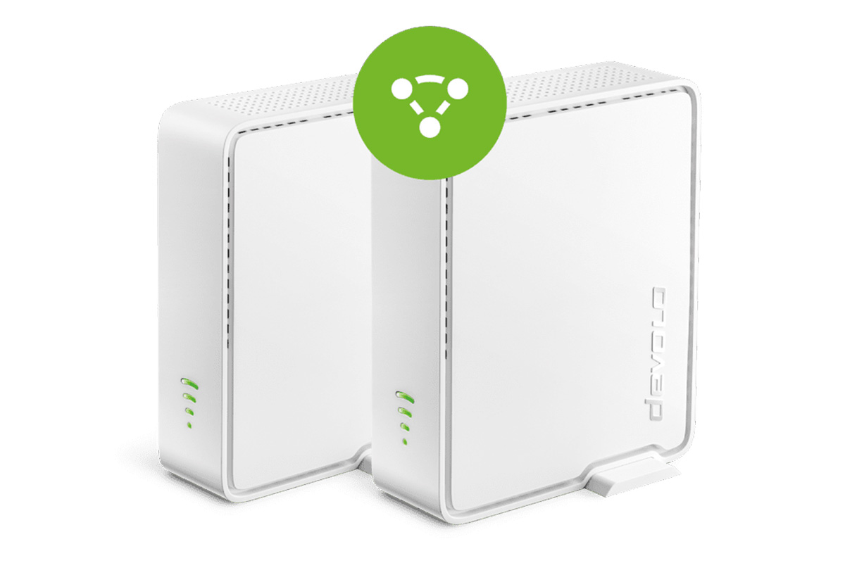 Zwei Devolo Wifi 6 Mesh-Repeater 5.400 vor weißem Hintergrund.