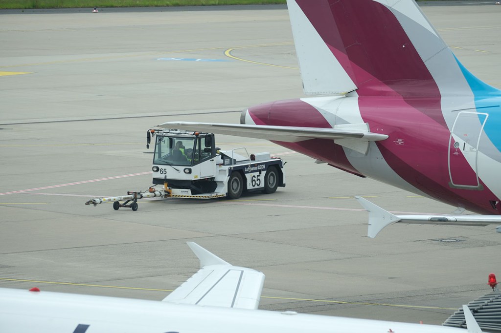 Transportwagen am Flughafen