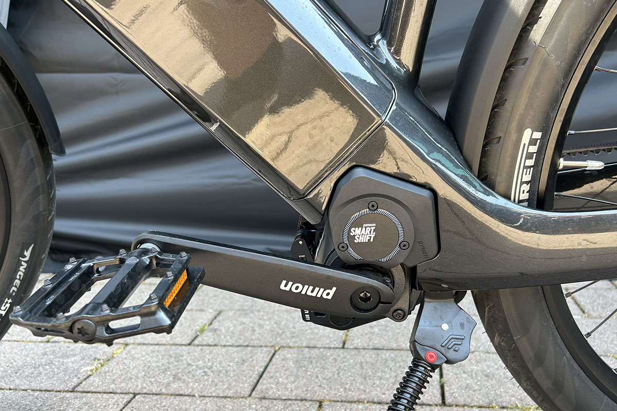 Detailaufnahme Tretlager des S-Pedelec Stromer ST7 vor Messestand auf Eurobike.