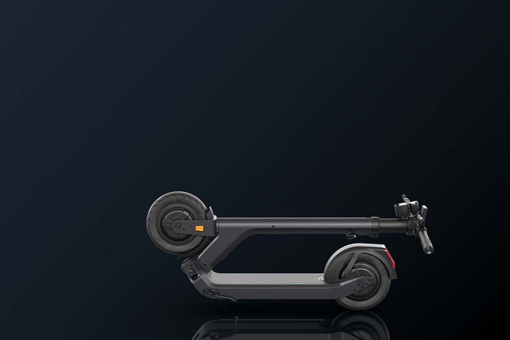 Productshot E-Scooter Egret One Limited Edition von der Seite zusammengeklappt