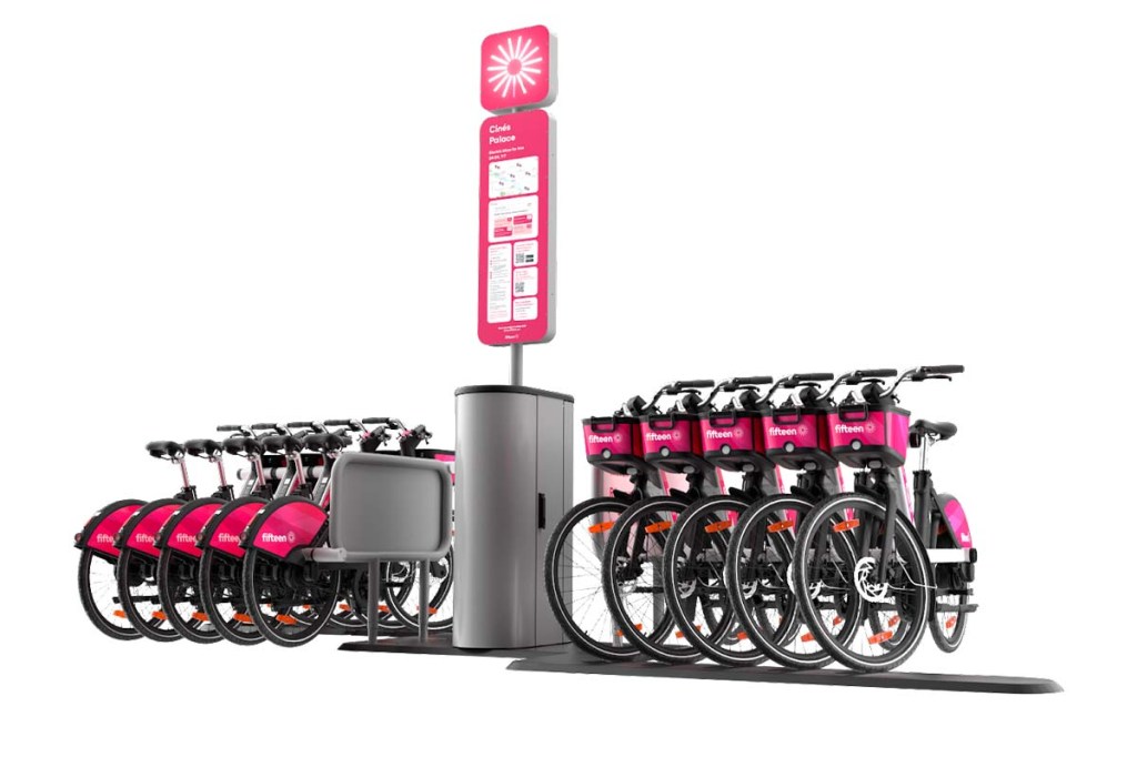 E-Bike Sharing Station auf weißem Hintergrund