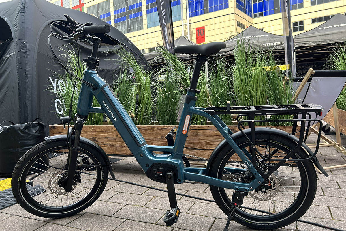 E-Kompakt-Bike Velo de Ville KEB auf einem Messestand der Eurobike.