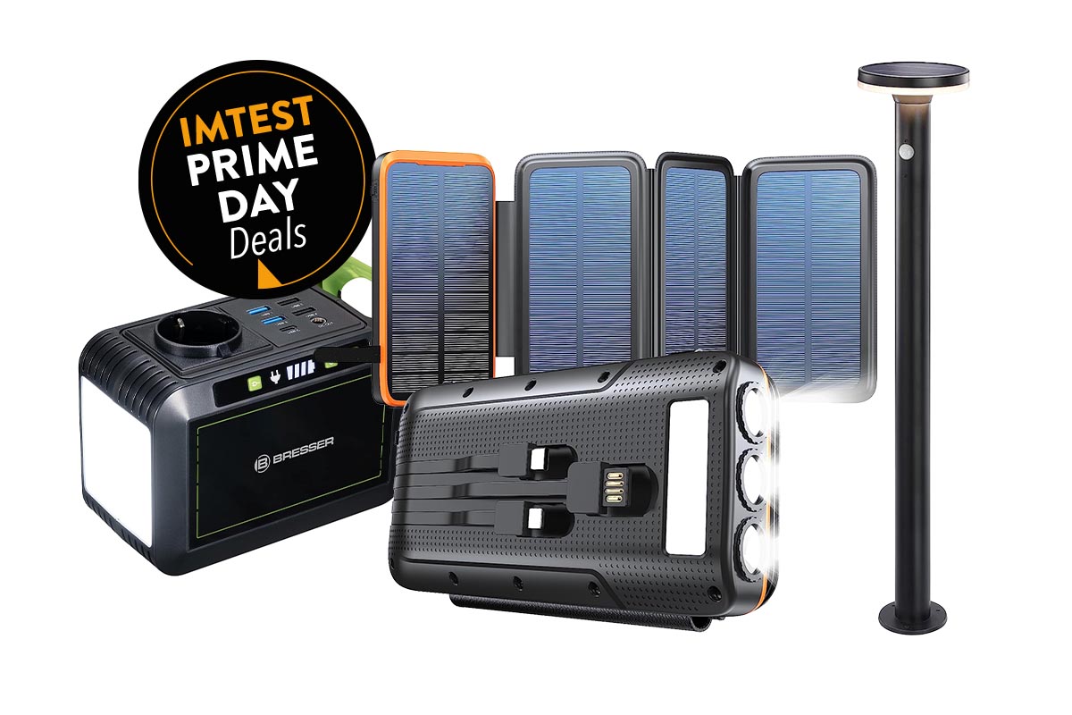 Kleine Powerstation mit Licht, leuchtende Powerbank und daneben schwarze Pollerleuchte. Im Hintergrund Faltbares Solarpanel auf weißem Hintergrund mit schwarzem Button "IMTEST Prime Day Deals" links