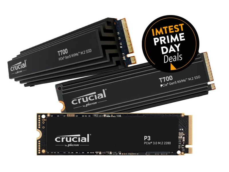 Drei NVMe-SSDs von Crucial vor weißem Hintergrund.