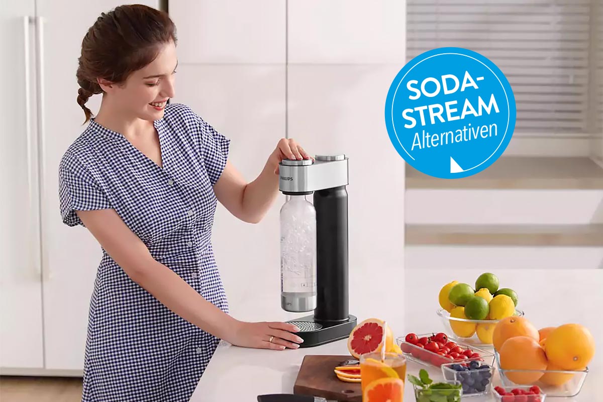 Frau bedient eine SodaStream Alternative von Philips.