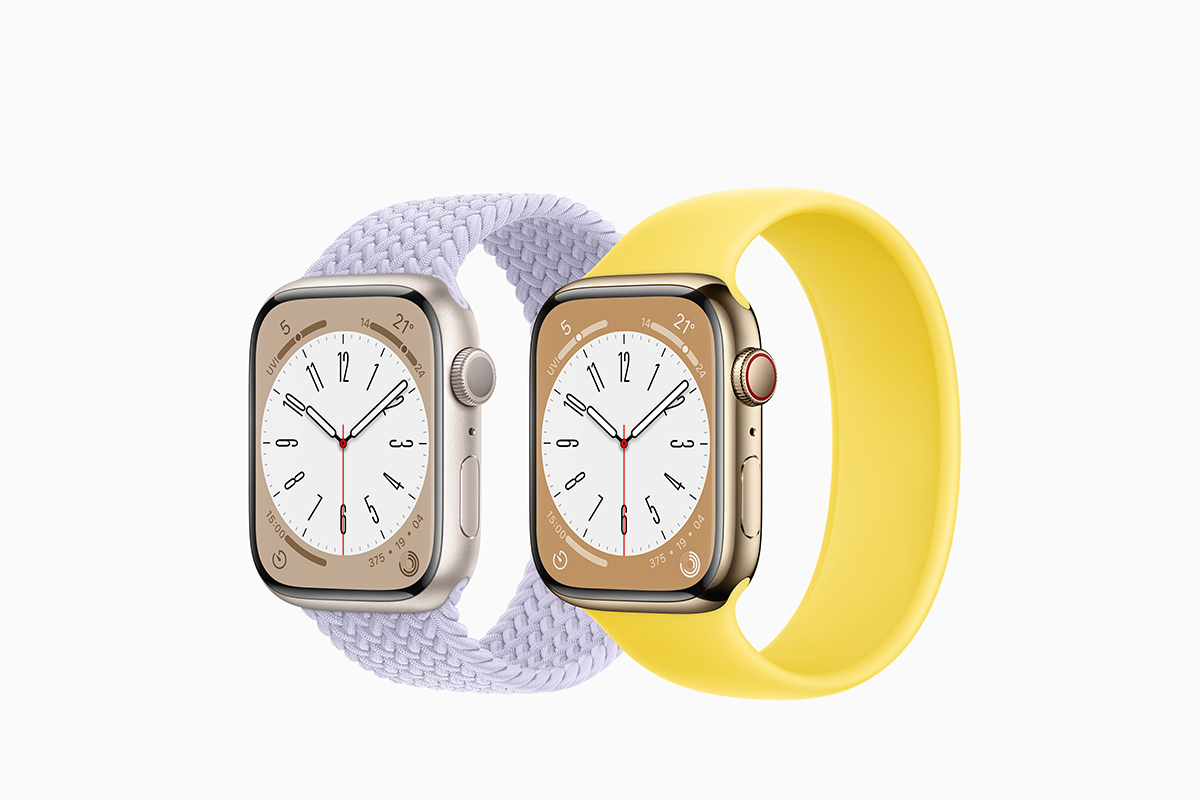 Zwei Modelle der Apple Watch 8 Series.