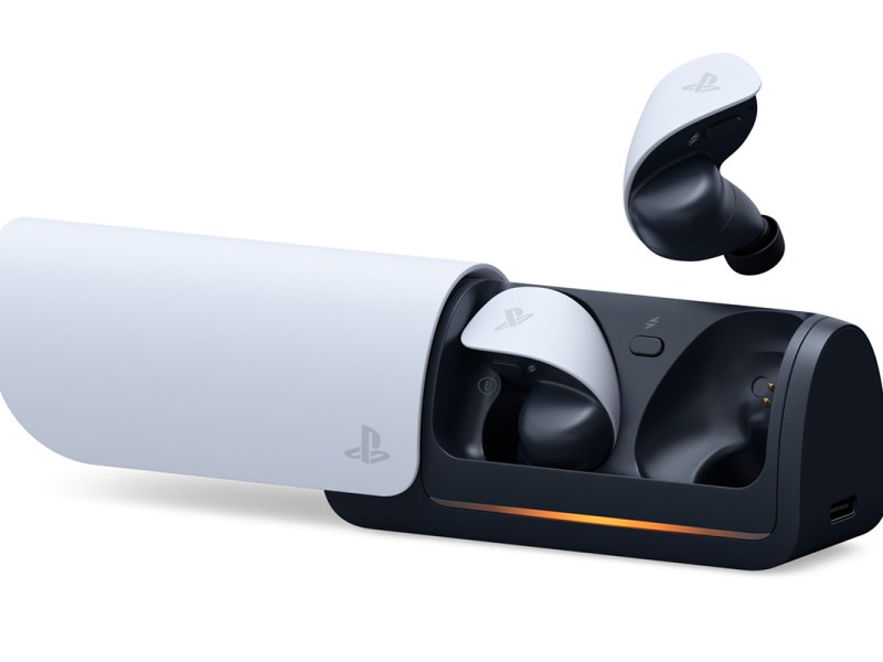 Schwarz-weißes Ohrhöre der Marke PlayStation, in einem halb geöffneten Case.