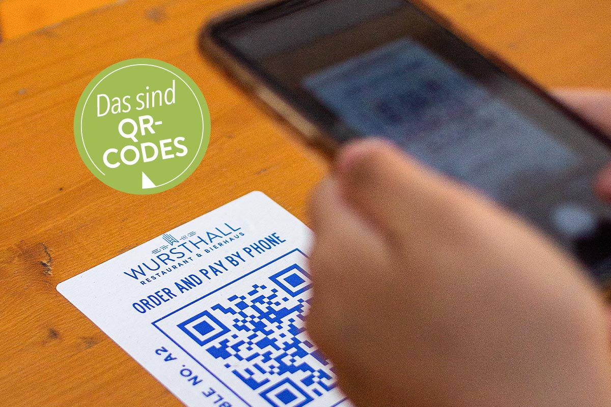 Smartphone scannt QR-Code ein