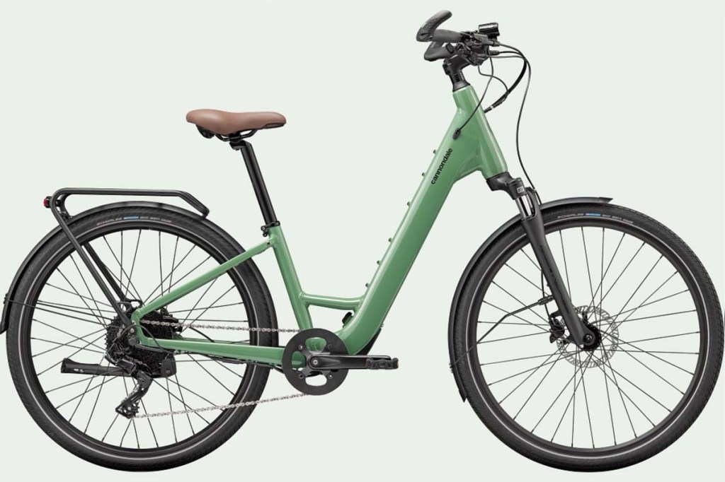 Productshot City-E-Bike von Cannondale mit Wave-Rahmen