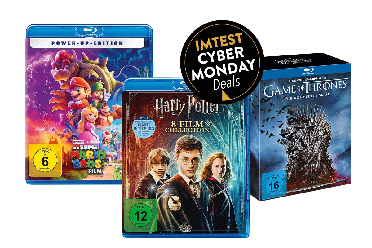 In der Mitte vorne blau umrahmte Blu-ray Hülle mit Harry Potter Cover, links daneben Blu-ray Hülle mit Super Mario Cover, links daneben Blu-ray Box schräg von vorne mit Game of Thrones Cover auf weißem Hintergrund mit schwarzem Button rechts oben "IMTEST Cyber Monday Deals"