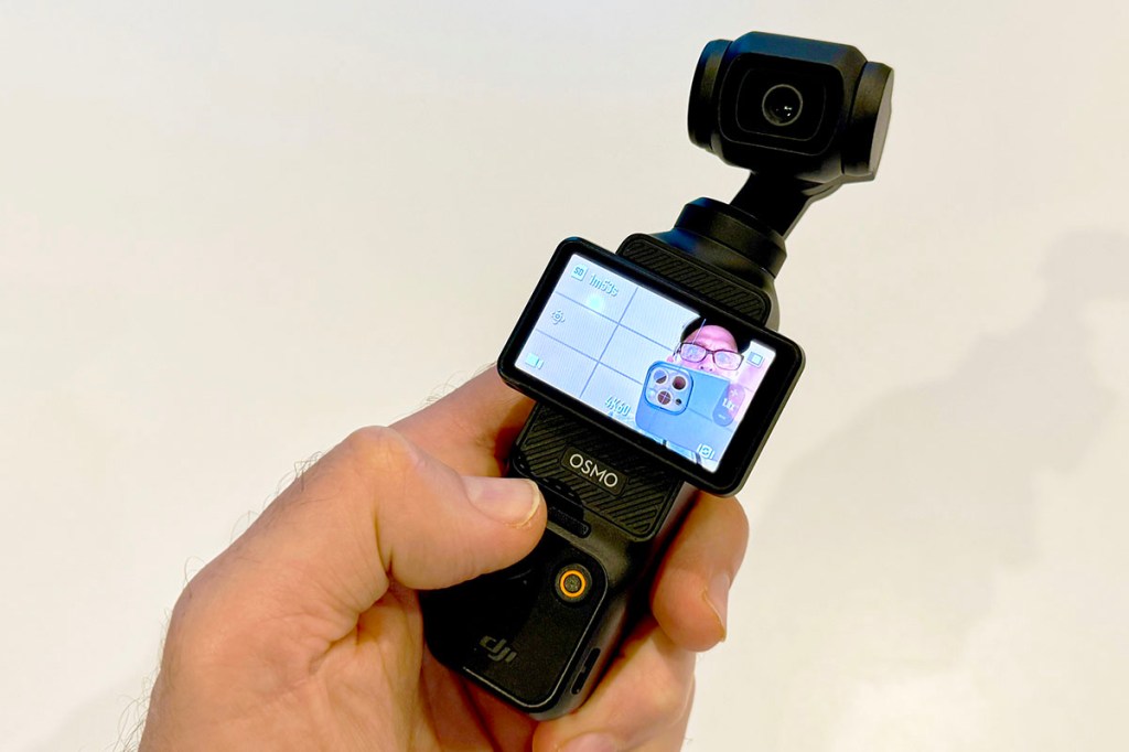 DJI Osmo Pocket 3 liegt gut in der Hand