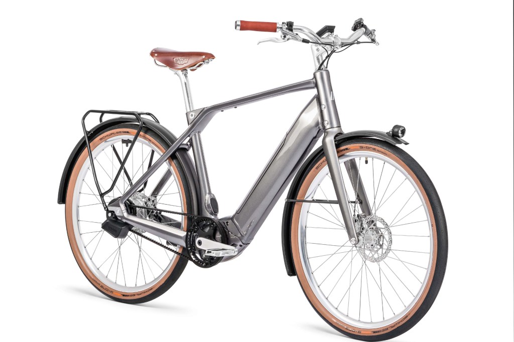 Produktshot silbernes E-Bike schräg von der Seite