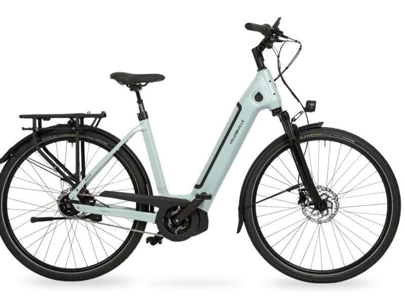 Productshot weißes E-Bike auf weißem Hintergrund