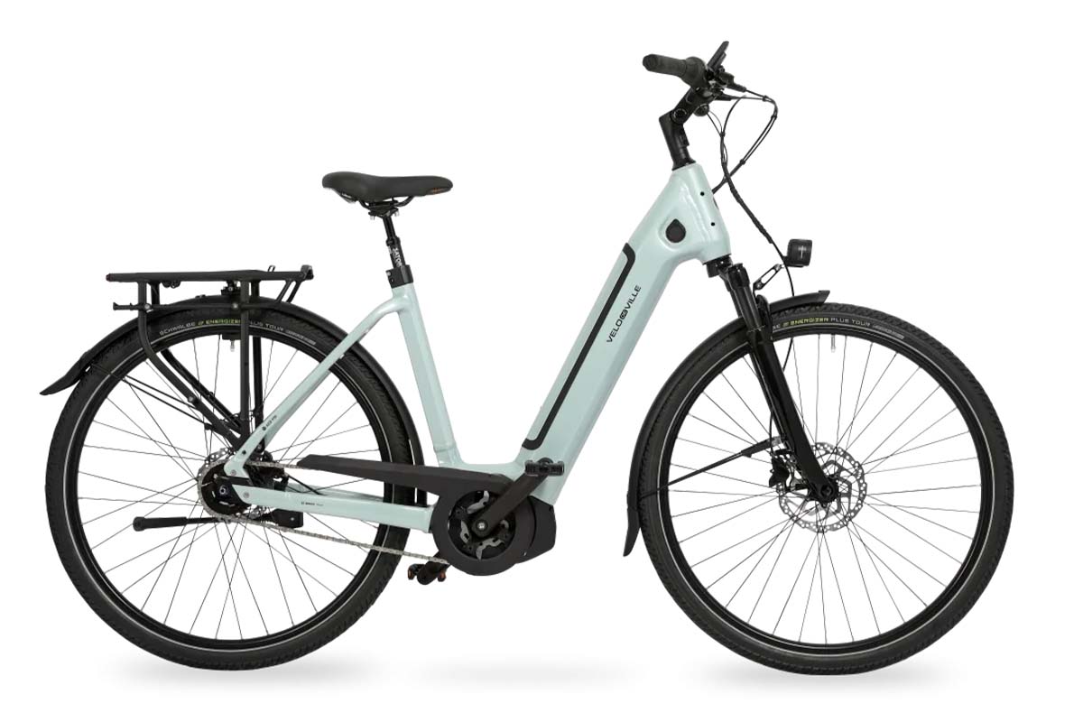 Productshot weißes E-Bike auf weißem Hintergrund