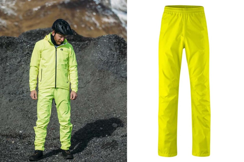 Zweigeteiltes Bild: links Mann mit gelb-neonfarbener Kleidung und Berge im Hintergrund, rechts Productshot neongelbe REgenhose