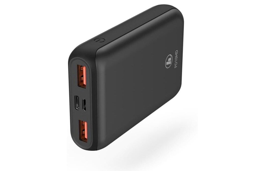 Die Hama-Powerbank PD10HD mit nach vorne gerichteten Anschlüssen.