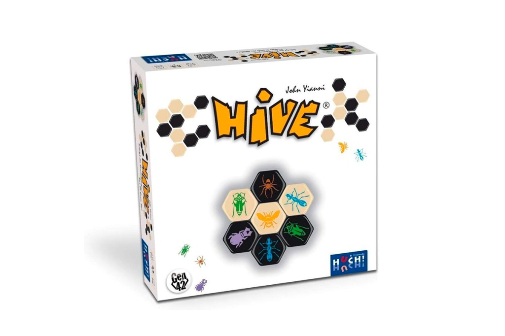 Das Brettspiel Hive in seiner Packung.