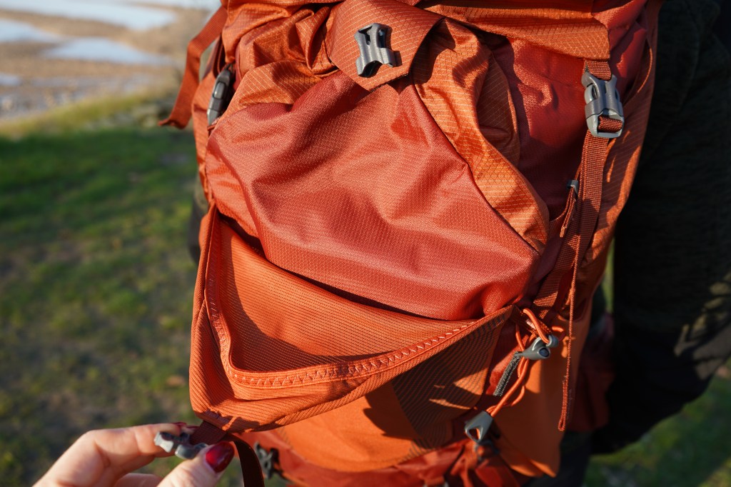 Detailaufnahme roter Rucksack