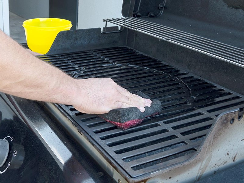 Grill richtig reinigen: So machen Sie es richtig