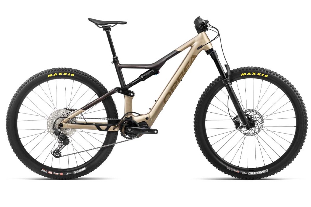 Productshot gold-schwarzes E-MTB Fully