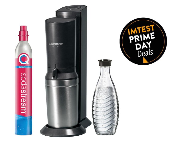 Wassersprudler von Sodastream vor weißem Hintergrun d kit Amazon Prime Day-Logo.