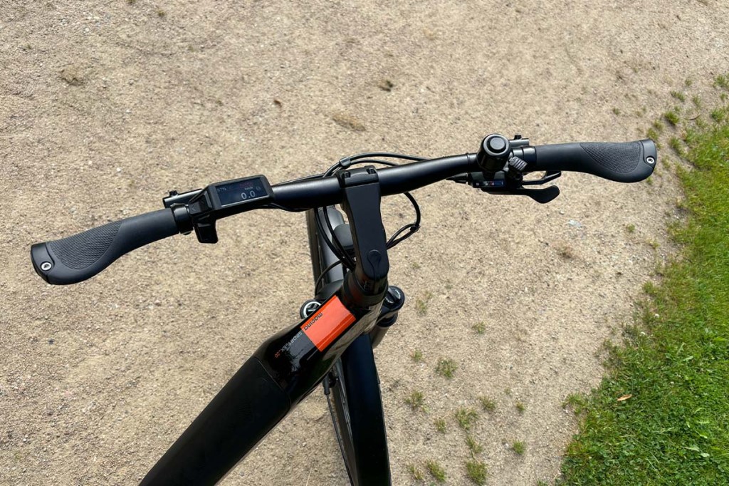 Nahaufnahme Lenker eines E-Bikes