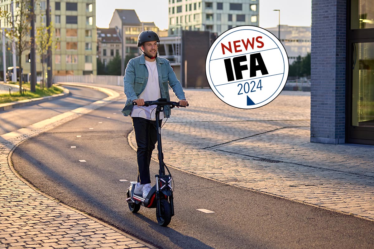 Person fährt auf einem ZT3 Pro von Segway.