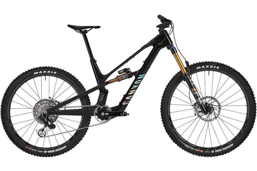 Productshot schwarzes E-Mountainbike