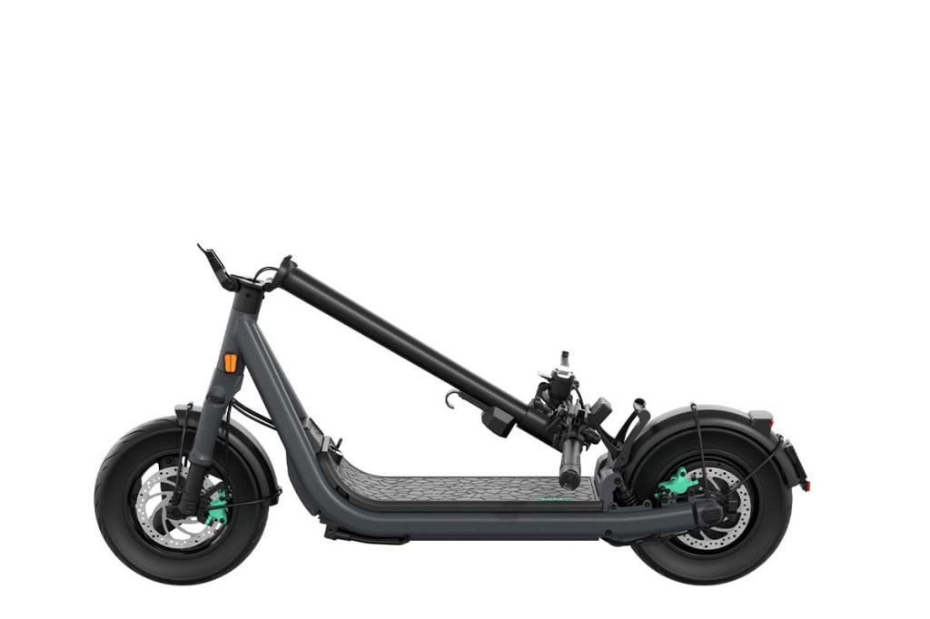 Productshot E-Scooter mit zusammengefaltetem Lenker