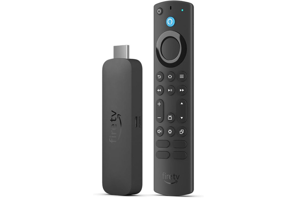 Streaming Stick von Amazon neben der entsprechenden Fernbedienung für den Amazon Fire TV-Stick