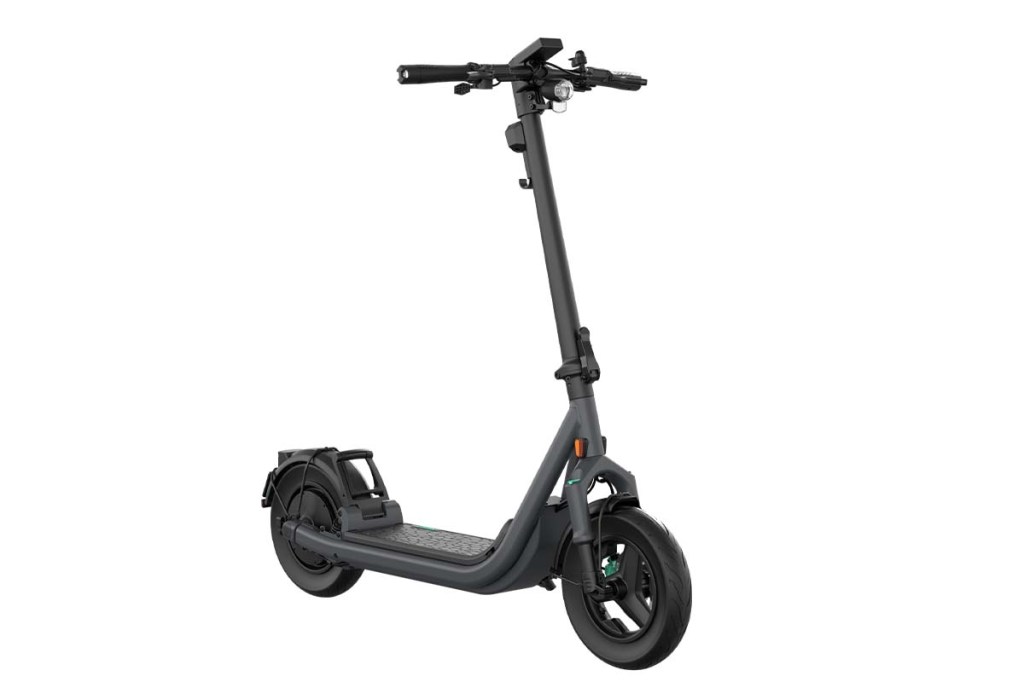 Productshot E-Scooter schräg von der Seite