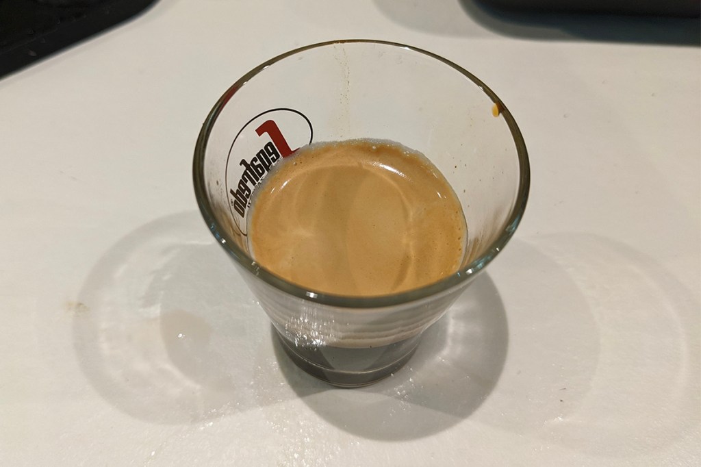 Espresso in einem Glas