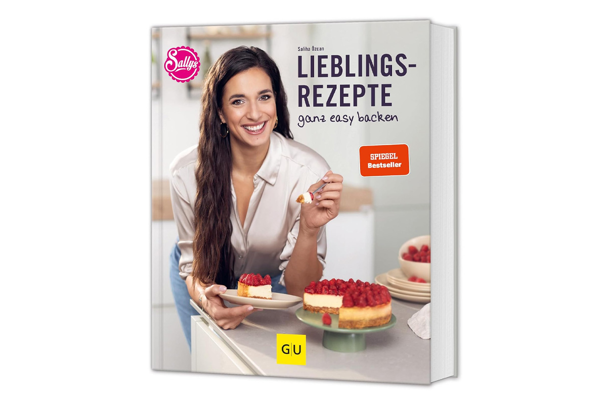 Ein Backbuch mit Food Influencerin Sally auf dem Cover.